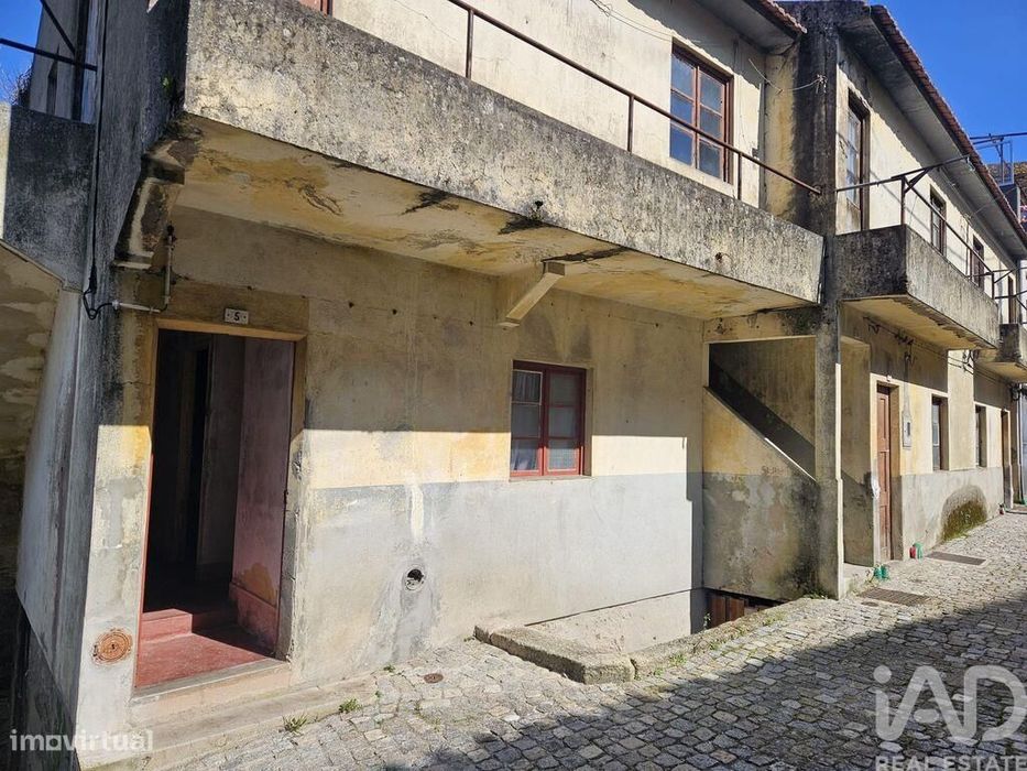 Moradia em banda em Tabuaço de 350 m2