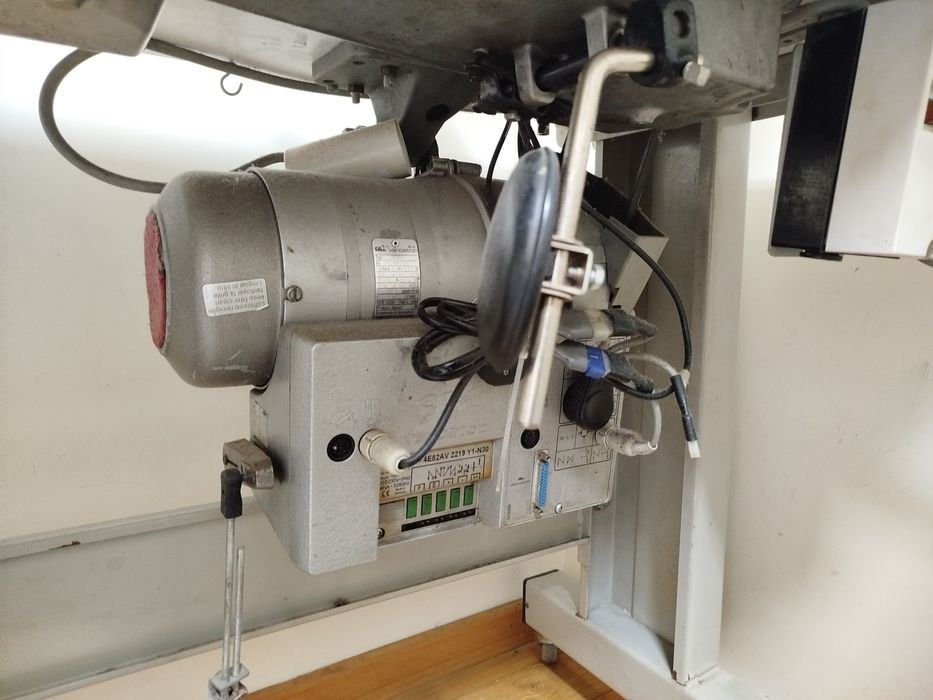 Máquina de costura de ponto corrido Toyota