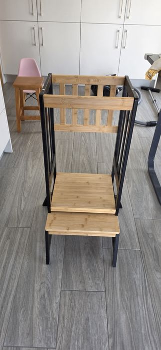 Torre de aprendizagem Montessori da marca COSYLAND.