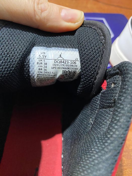 Buty Air jordan  kolor biało czarno czerwone