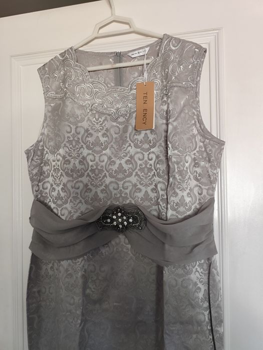 Sukienka na wesele dla dojrzałej ,eleganckiej pani.