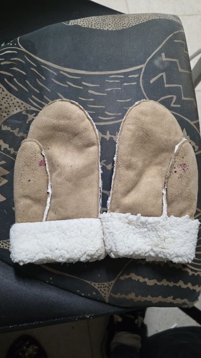 Luvas desigual novas