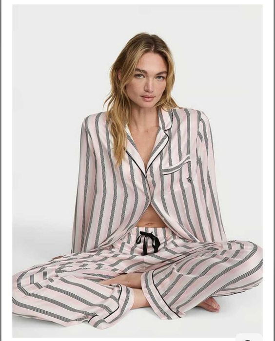 Сатинова піжама (сорочка + штани) Victoria's Secret, розмір М.