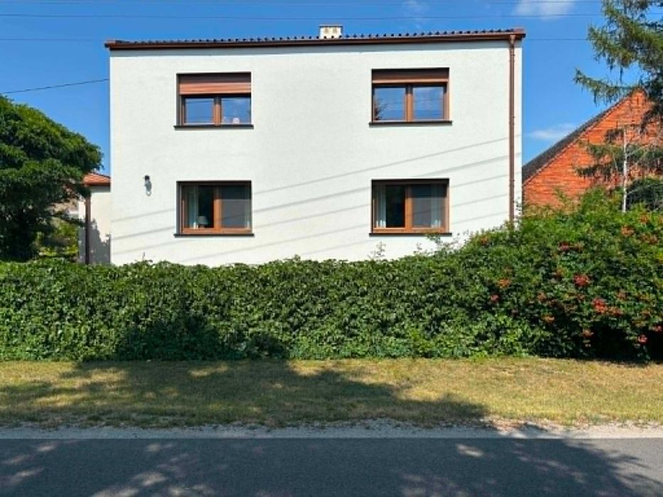 Na sprzedaż: Dom 220 m² z zabudowaniami gospodarczymi i działką 2 ha – Doruchów