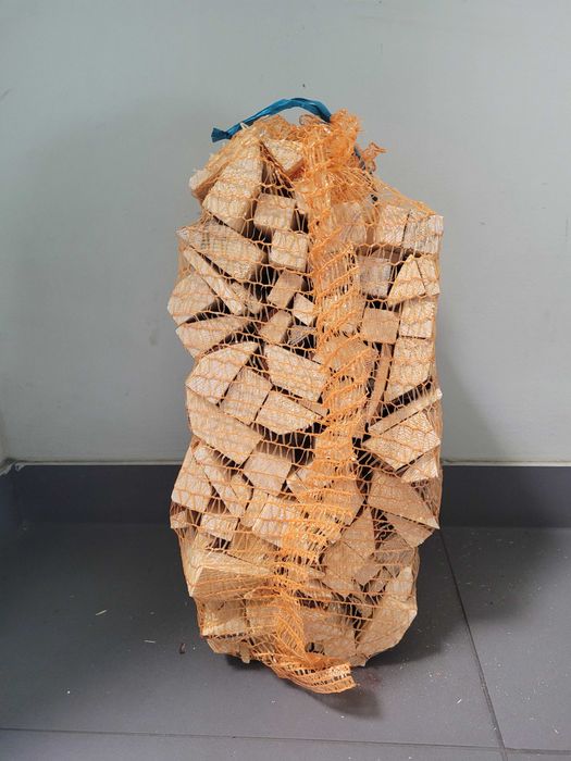 Drewno Rozpałkowe,  Rozpałka sosna - małe worki 4 KG - dostawa gratis