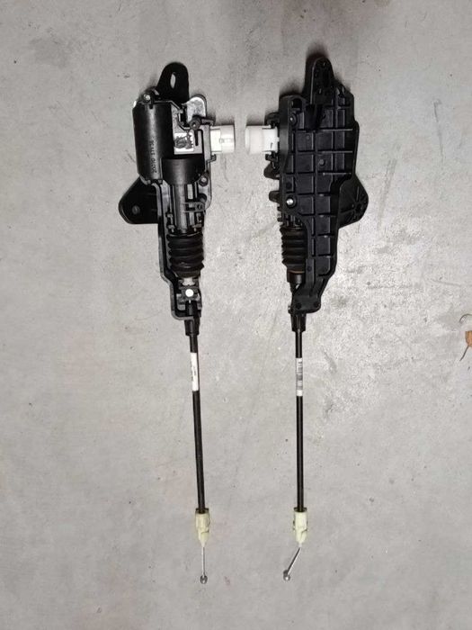 Привід (актуатор) замка капота Tesla MY / M3 2020-2023