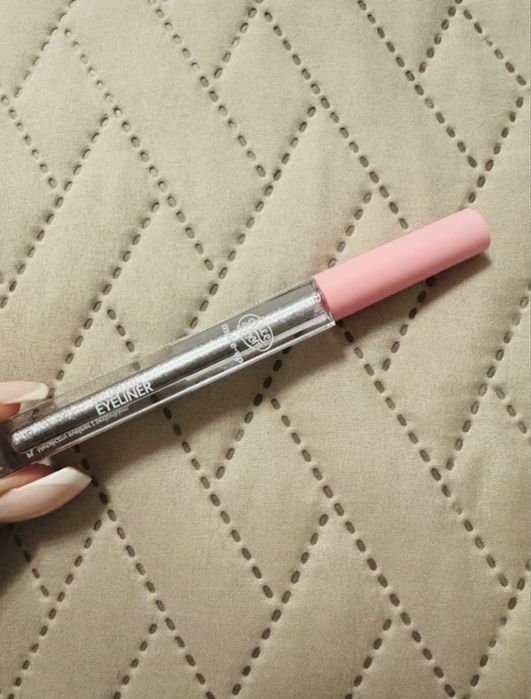 Metaliczny eyeliner w pedzelku nowy < 3