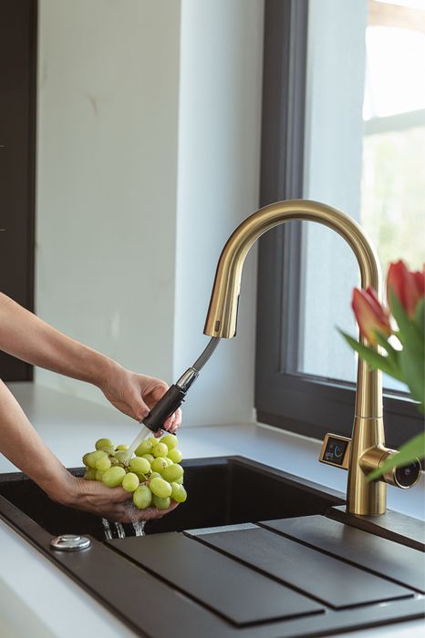 Bezdotykowa bateria z FILTREM WODY