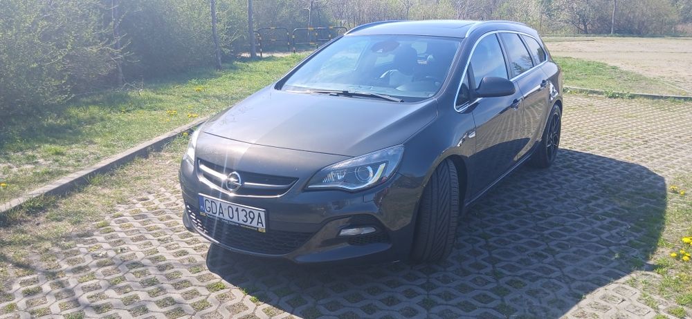 Opel astra J Sports tourer 2.0 biturbo 2014r