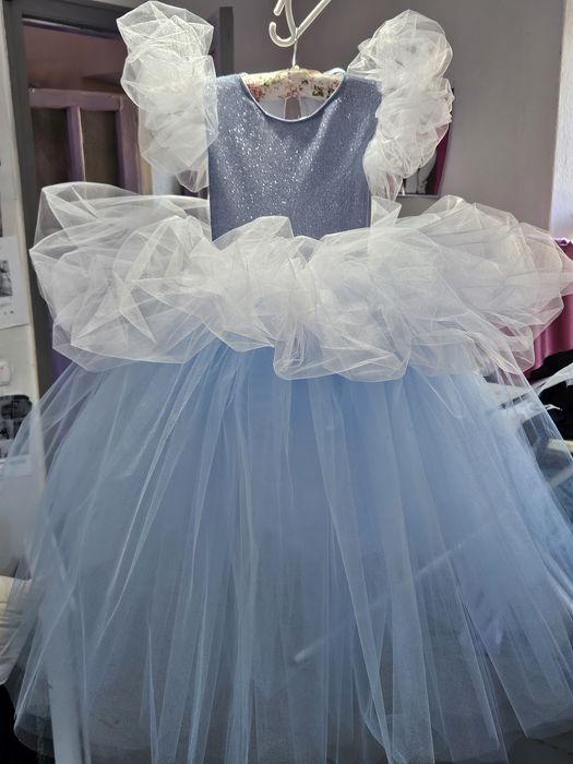 Сукня хмаринка блакитного кольору у садочрк пишна на 5 років