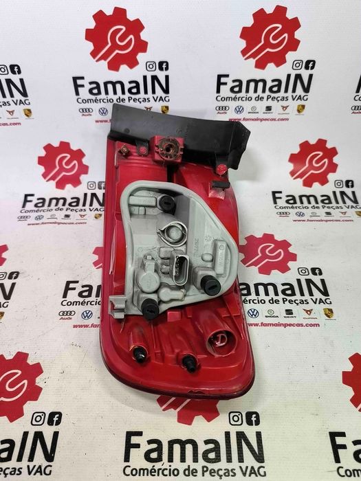 Farolim Esquerdo AUDI A4 B8 Avant 8K9945095 (OEM)