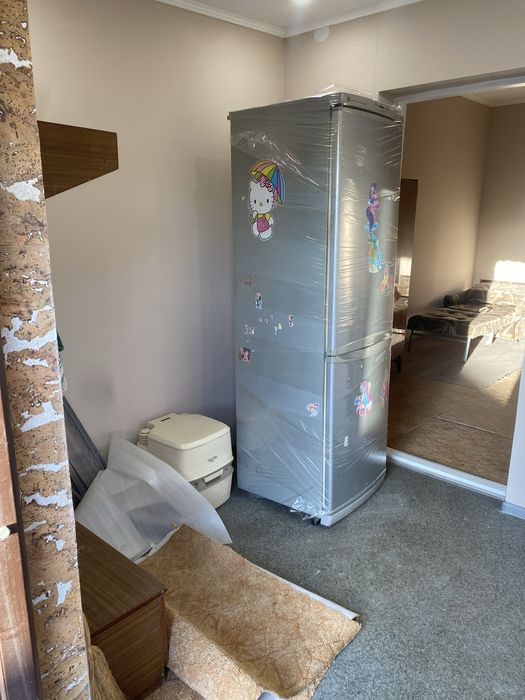 Частина будинку по вулиці Домбровського фасадна