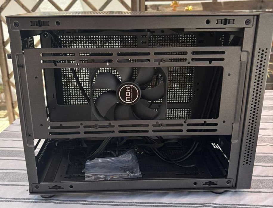 Caixa de Computador NOX Hummer VAULT Mini-ITX