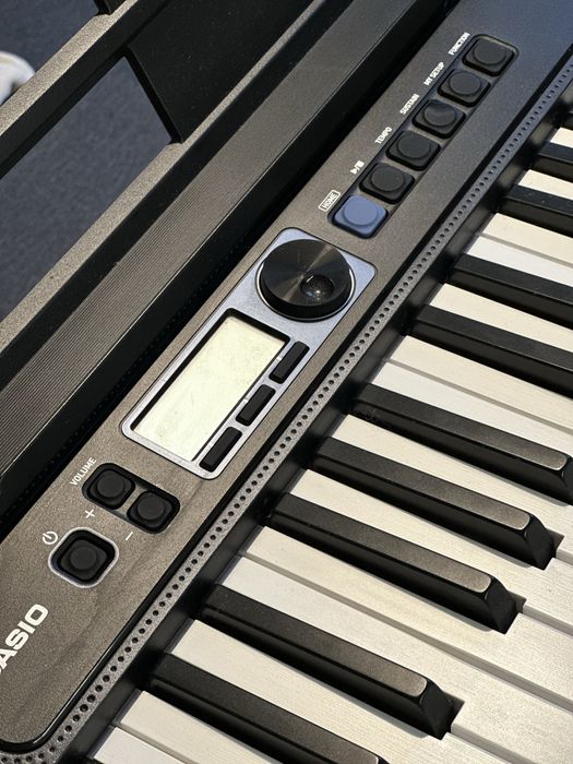 Casio CT-S300 + suporte/base — Como novo