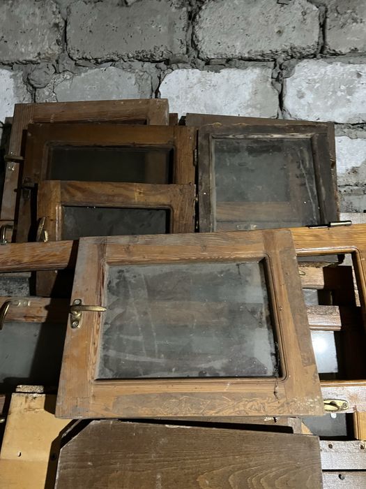 Оконные рамы и стекло