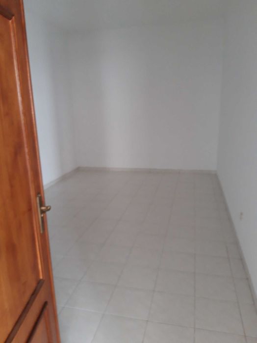 Arrenda-se Espaço Comercial em Fiães
