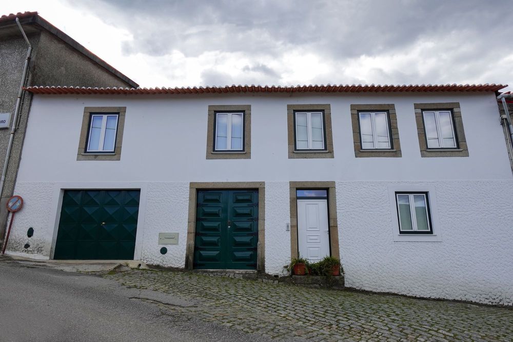 Moradia central e renovada junto ao Rio Douro, no Norte de Portugal