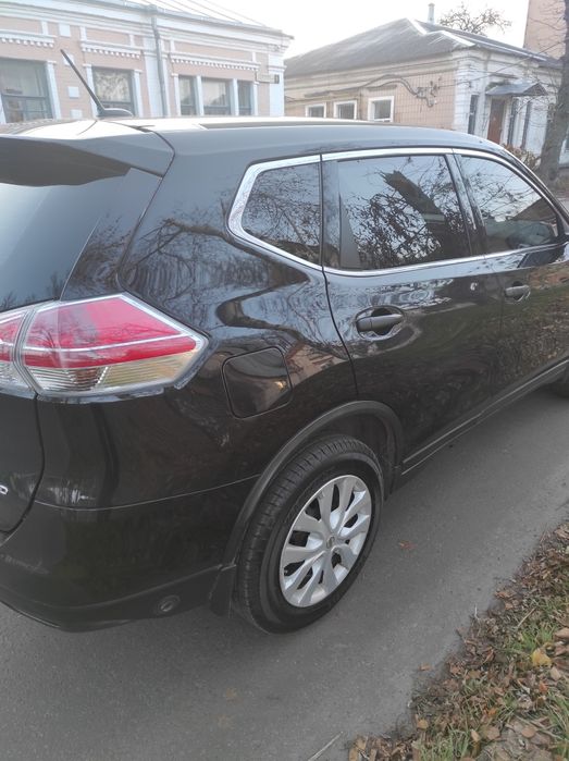 Nissan Rogue 2016 года, первая регистрация первый владелец в мае.