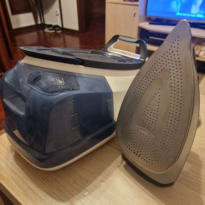 Ferro de engomar com caldeira ROWENTA PERFECT STEAM