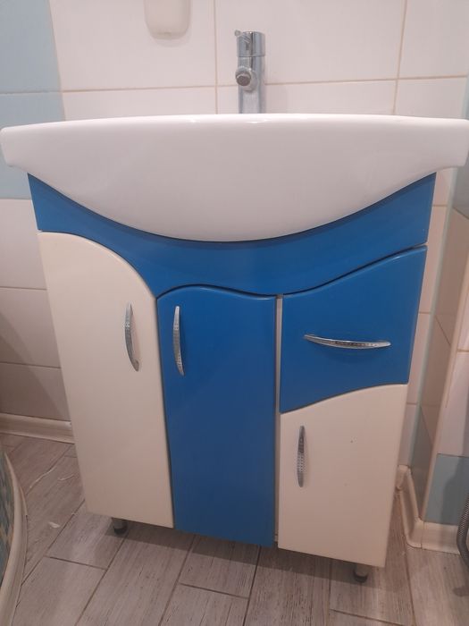 Комплект мебели для ванной.