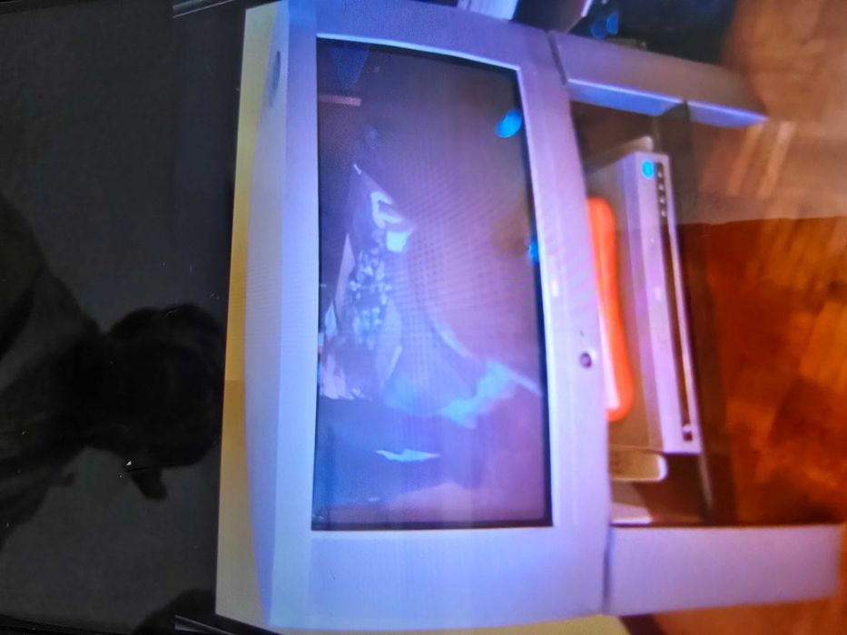 PHILIPS TV with Matching Stand and DVD Player64298138217219121