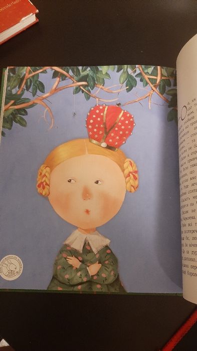 Комплект книг "Аліса в задзеркаллі" та "Аліса в країні див"