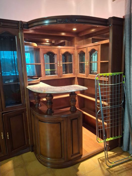 Movel de madeira com bar