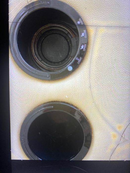 Sofà com varias opposé em bom estado