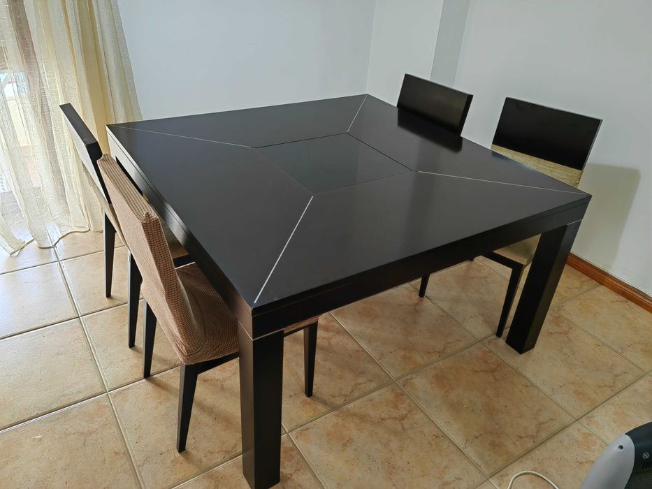 mesa de jantar em madeira extensível