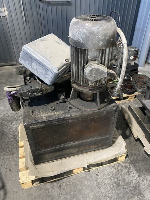 Прес гідравлічний разом з маслостанцією