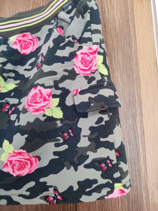 Roupa juvenil para menina