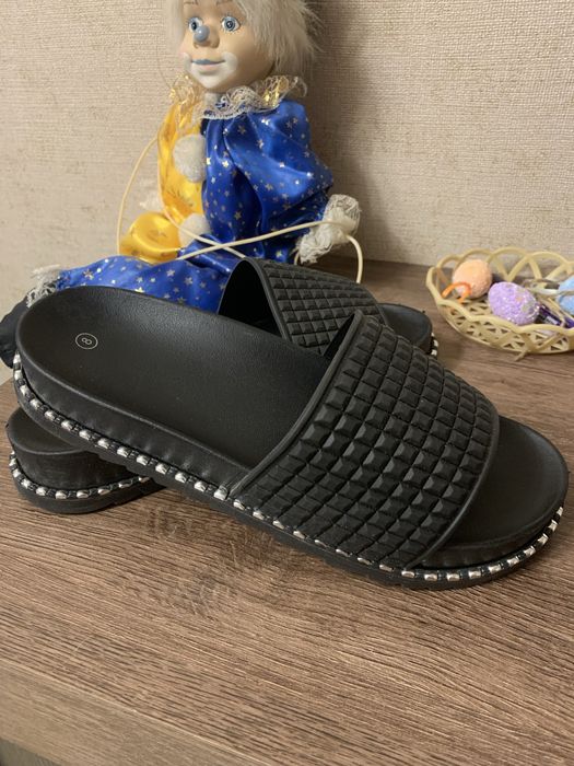 Продам шльопанці жіночі