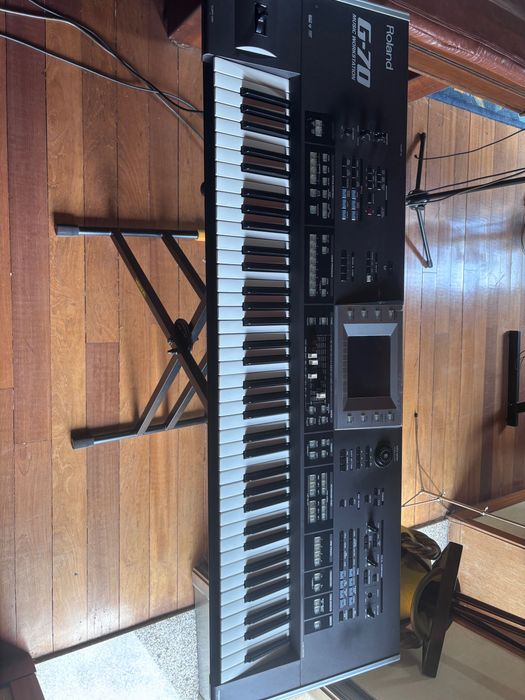 Roland G-70 Music Workstation – 76 teclas