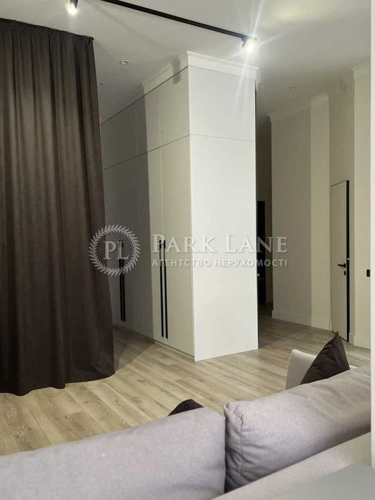 Продаж квартири в історичному центрі, ремонт до револ.