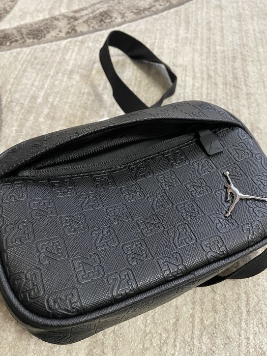 Сумка месенджер Air Jordan monogram black сумка через плече джордан 23