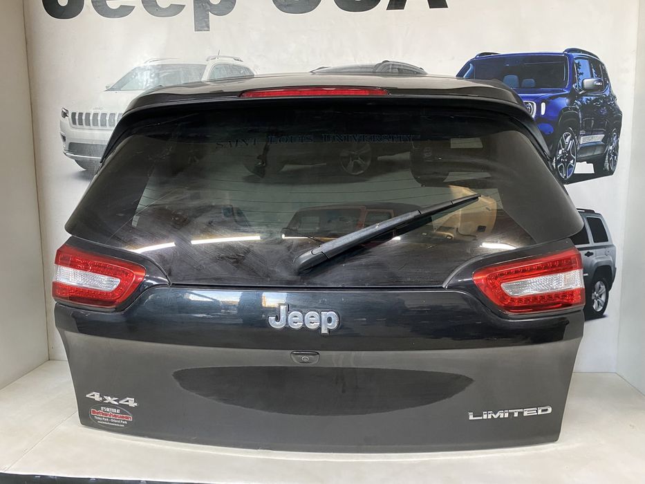 Кришка багажника Jeep Cherokee KL 2016р кузовні деталі