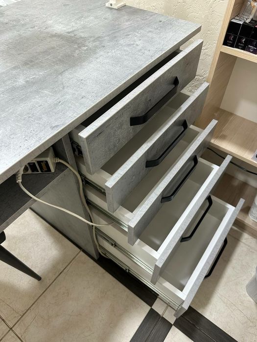 Стол для мастера маникюра с вытяжкой Teri