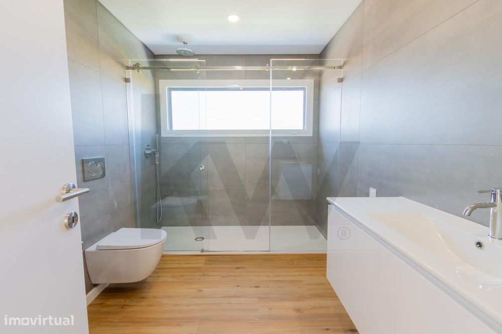 Moradia em condominio com jardim e piscina privados