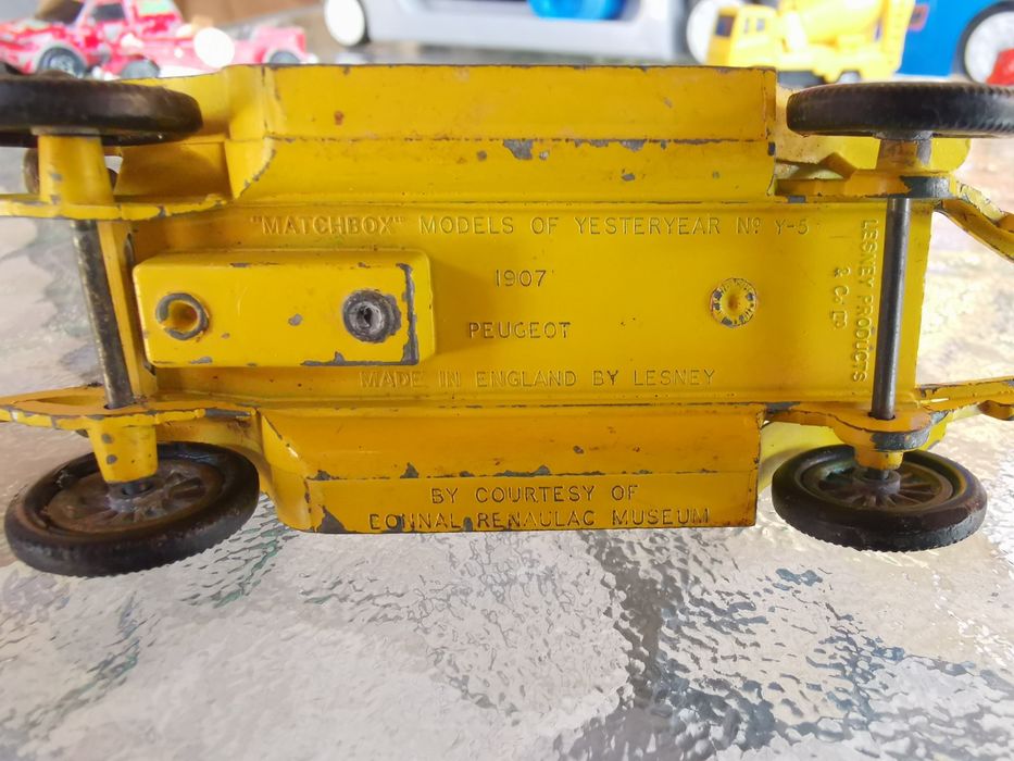 Miniaturas Lesney e Majorette para restaurar.
