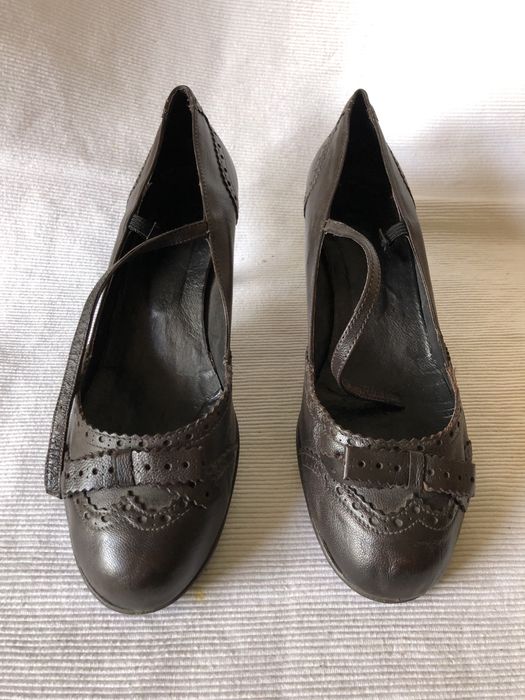 Sapato com fivela - tamanho 39