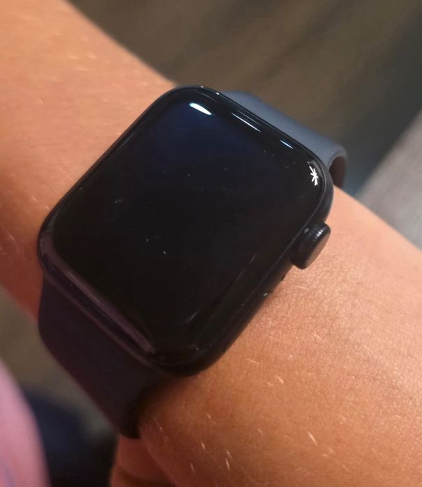 Apple Watch SE 2.ª Geração (2023) 40mm GPS – Como Novo (1 Mês de Uso + Fatura)
​Descrição do Anúncio