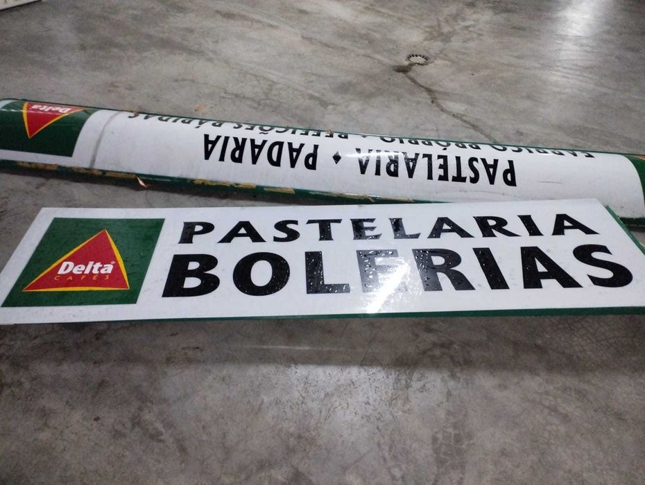 Reclame luminoso café pastelaria refeições