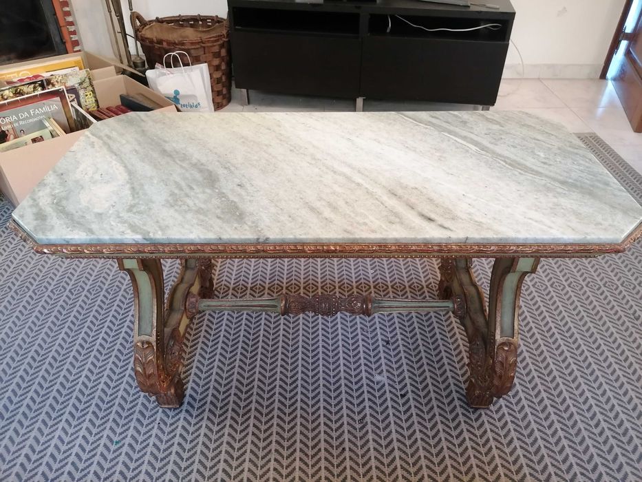 Mesa de centro vintage com tampo em mármore maciço