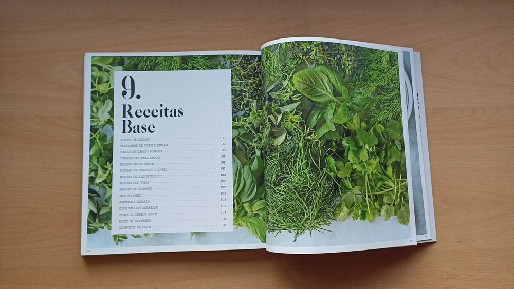 Livro de receitas "Let's Go Natural" dos restaurantes Go Natural
