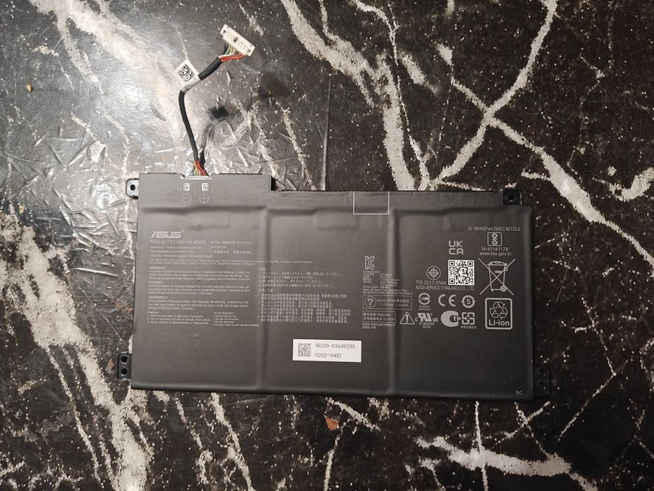 Продам батарею Asus e510