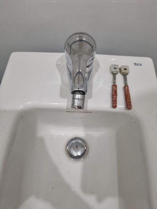 Duas sanitas e bidé Roca