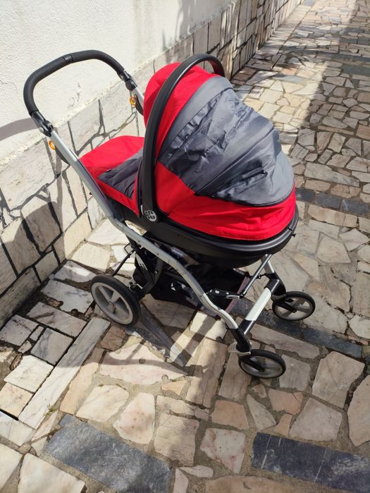 Small stroller with egg-shaped seat425519079941754885