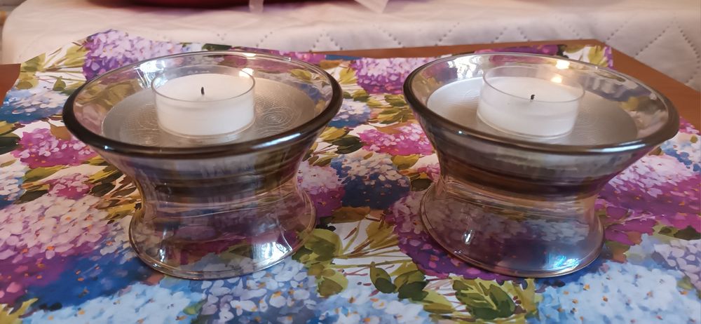 Dois suportes de velas