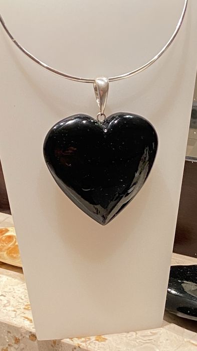 Wisior serce z bursztynu