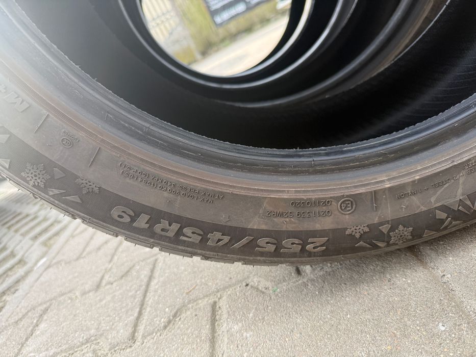 Praktycznie nowe. Opony zimowe 255/45 R19 komplet 4 szt